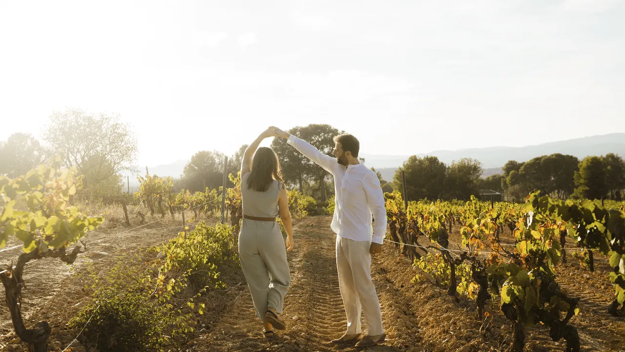 10 Backpack Essentials for Every Wine Lover