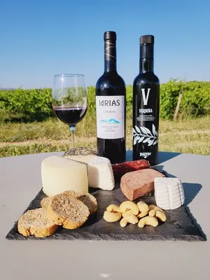 Guided tour with local food pairing (Km 0)