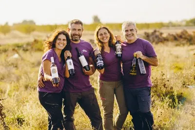 Bodegas Gratias. Familia & Viñedos