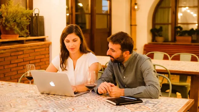 Colabora con expertos en vino